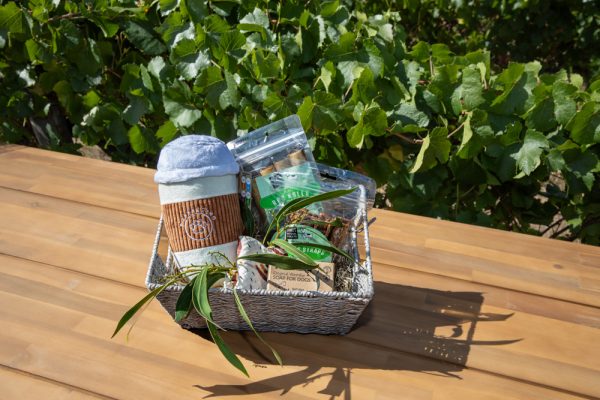 Wunderbar Farms paws and Play Gift Box